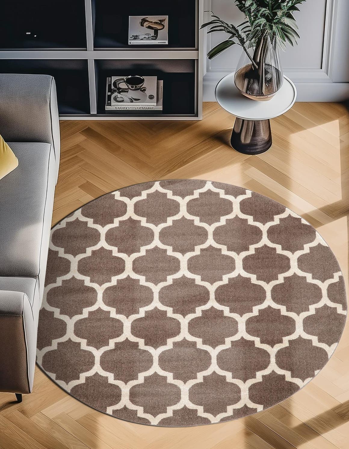 Brown 7' 10 x 7' 10 Trellis Round Area Rug
