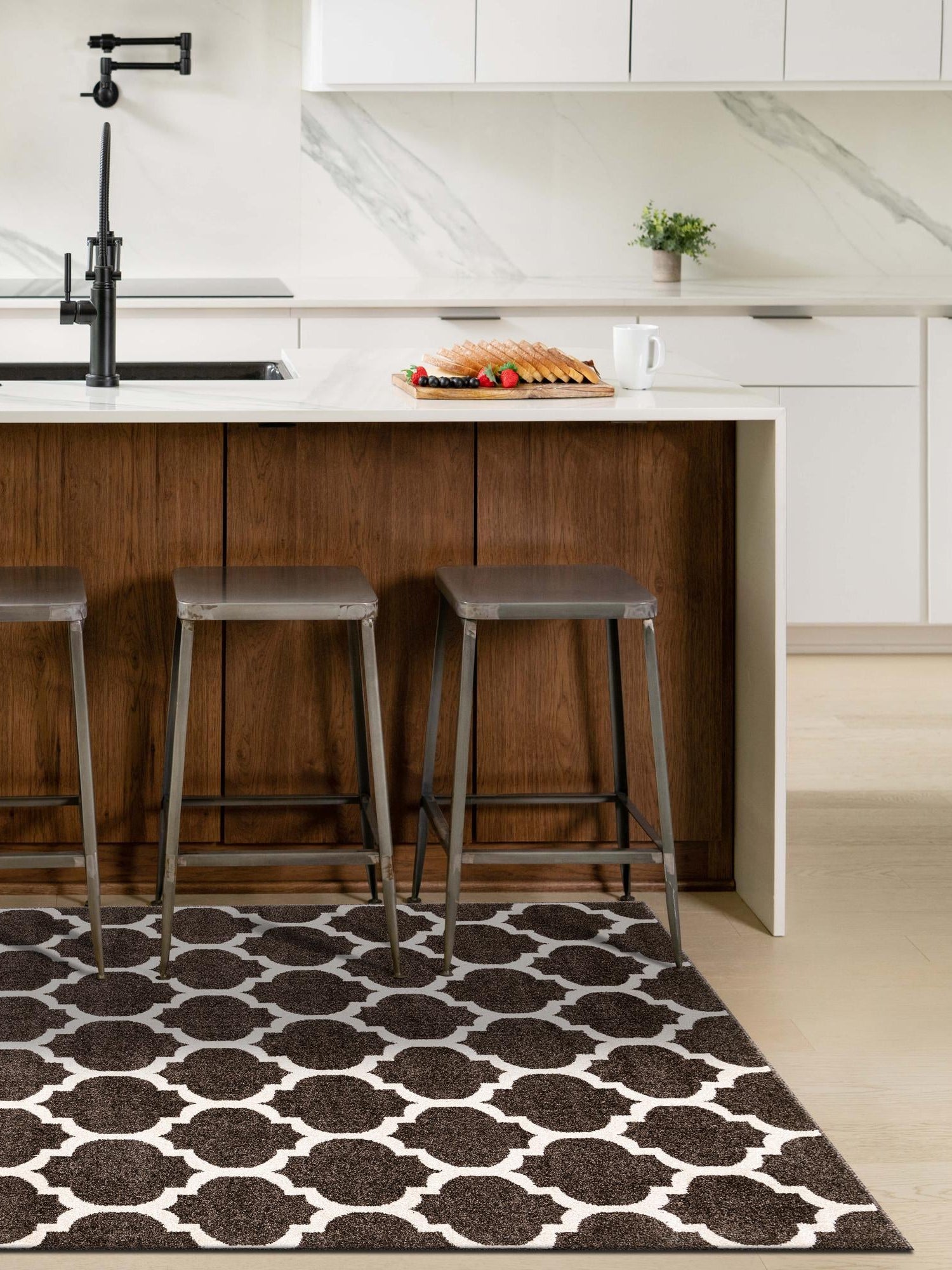 Chocolate Brown 5' 3 x 8' Trellis Rectangle Area Rug