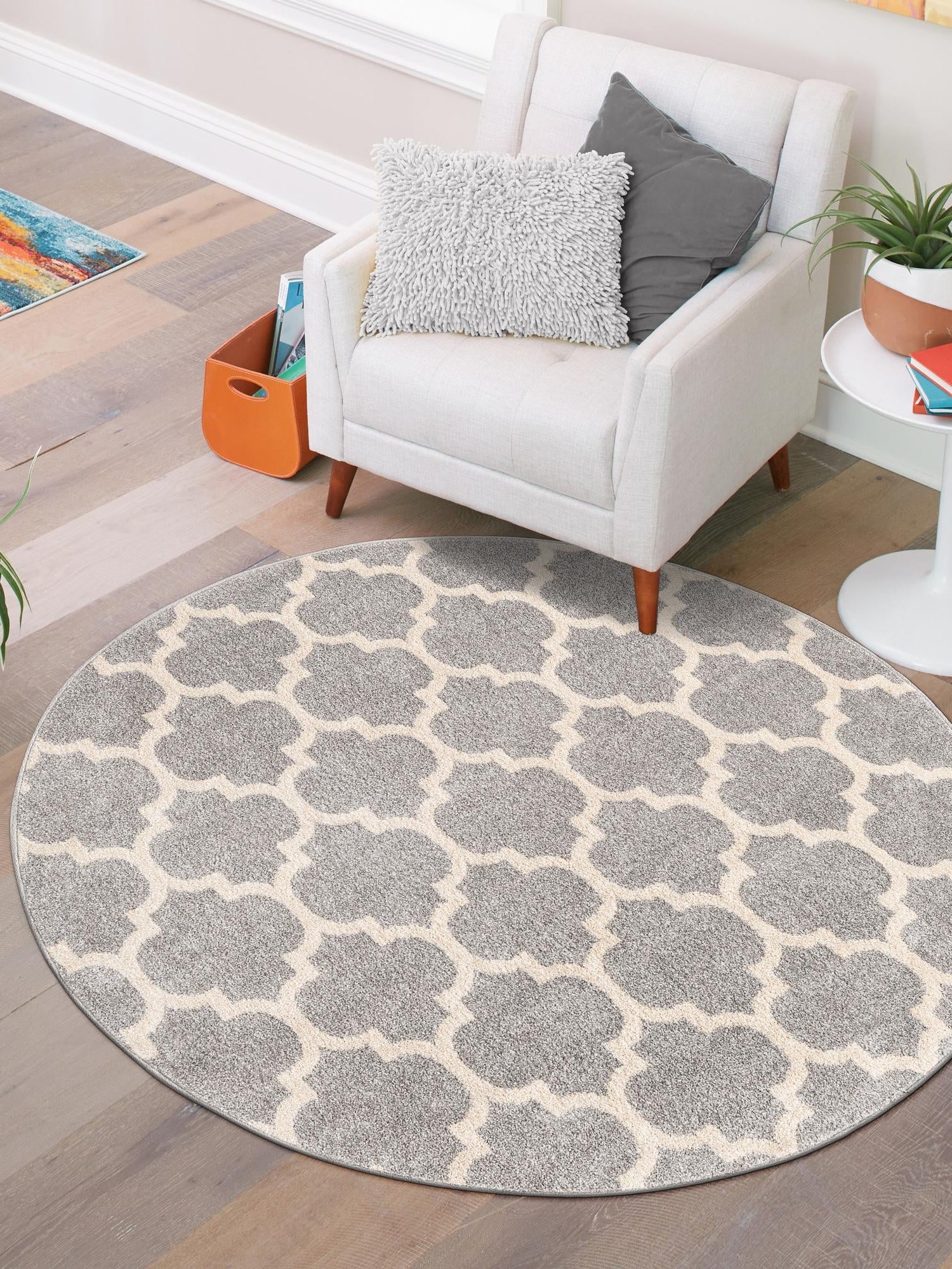 Light Gray 10' x 10' Trellis Round Area Rug