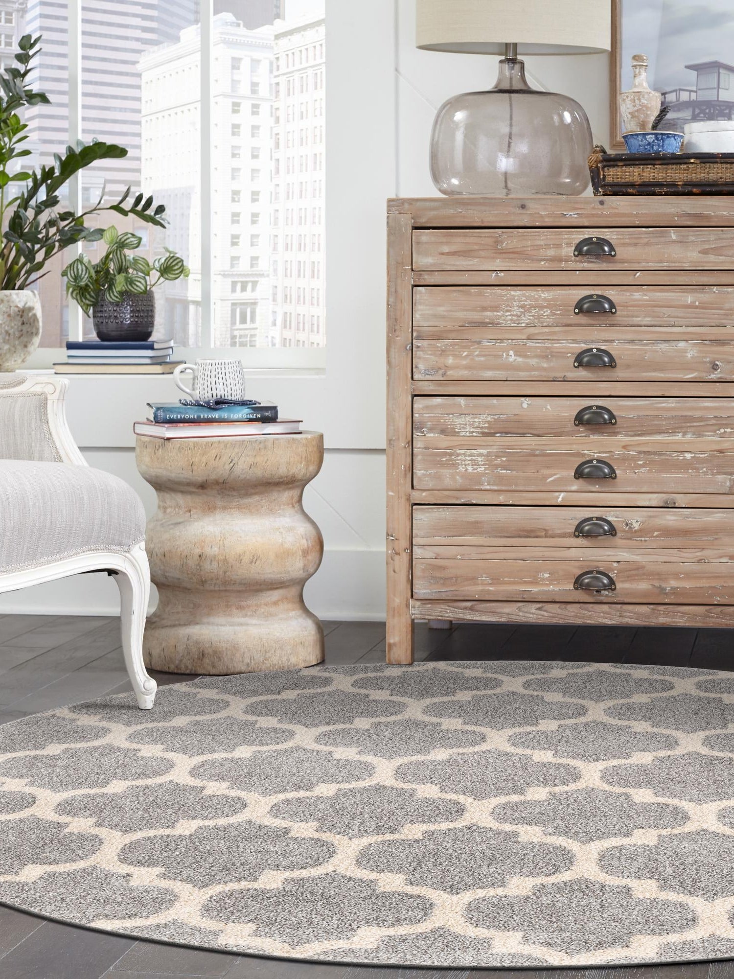 Light Gray 10' x 10' Trellis Round Area Rug