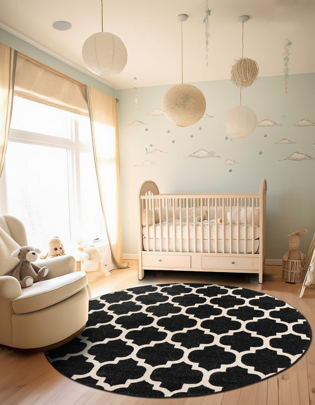 Black 7' 10 x 7' 10 Trellis Round Area Rug