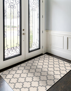 Beige and Gray 6' 1 x 9' Trellis Rectangle Rug