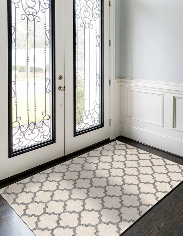 Beige and Gray 6' 1 x 9' Trellis Rectangle Rug