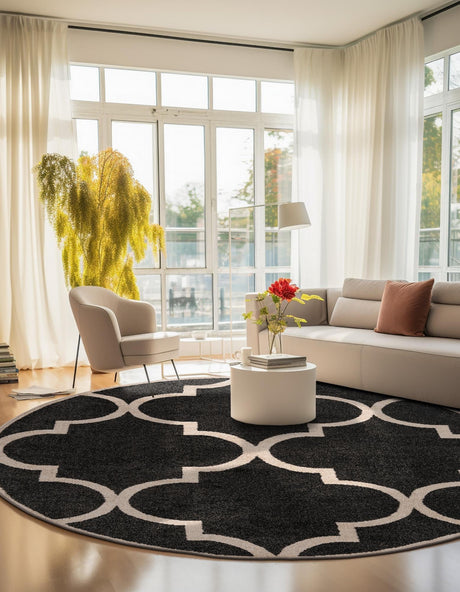 Black and White 8' x 8' Trellis Round Area Rug