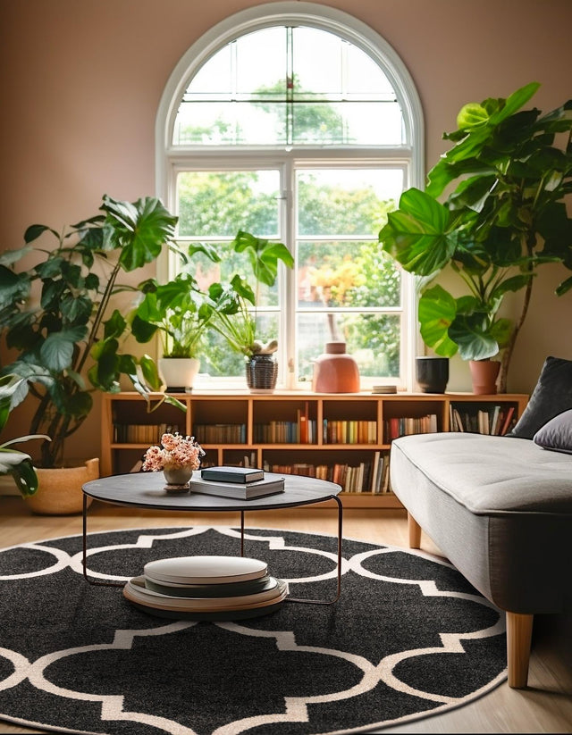 Black and White 8' x 8' Trellis Round Area Rug