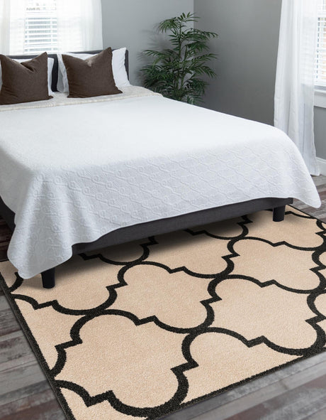 Beige and Black 5' 1 x 8' Trellis Rectangle Area Rug