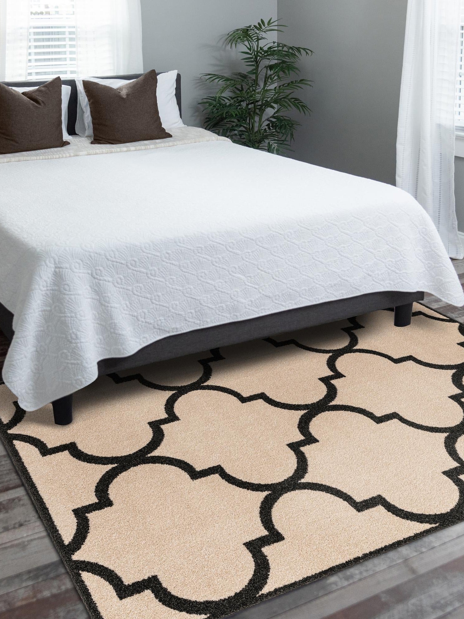 Beige and Black 7' 1 x 10' Trellis Rectangle Area Rug