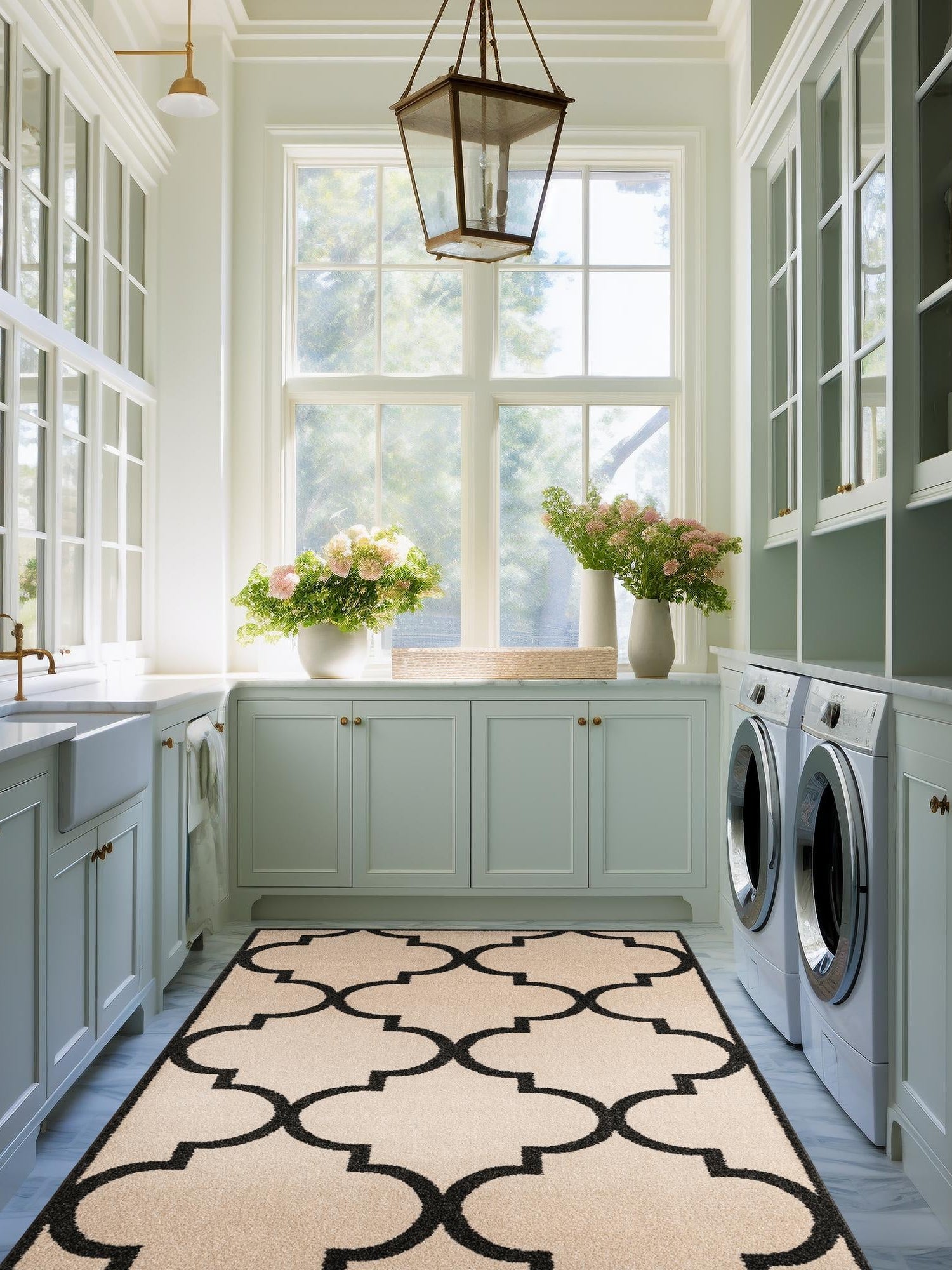 Beige and Black 7' 1 x 10' Trellis Rectangle Area Rug