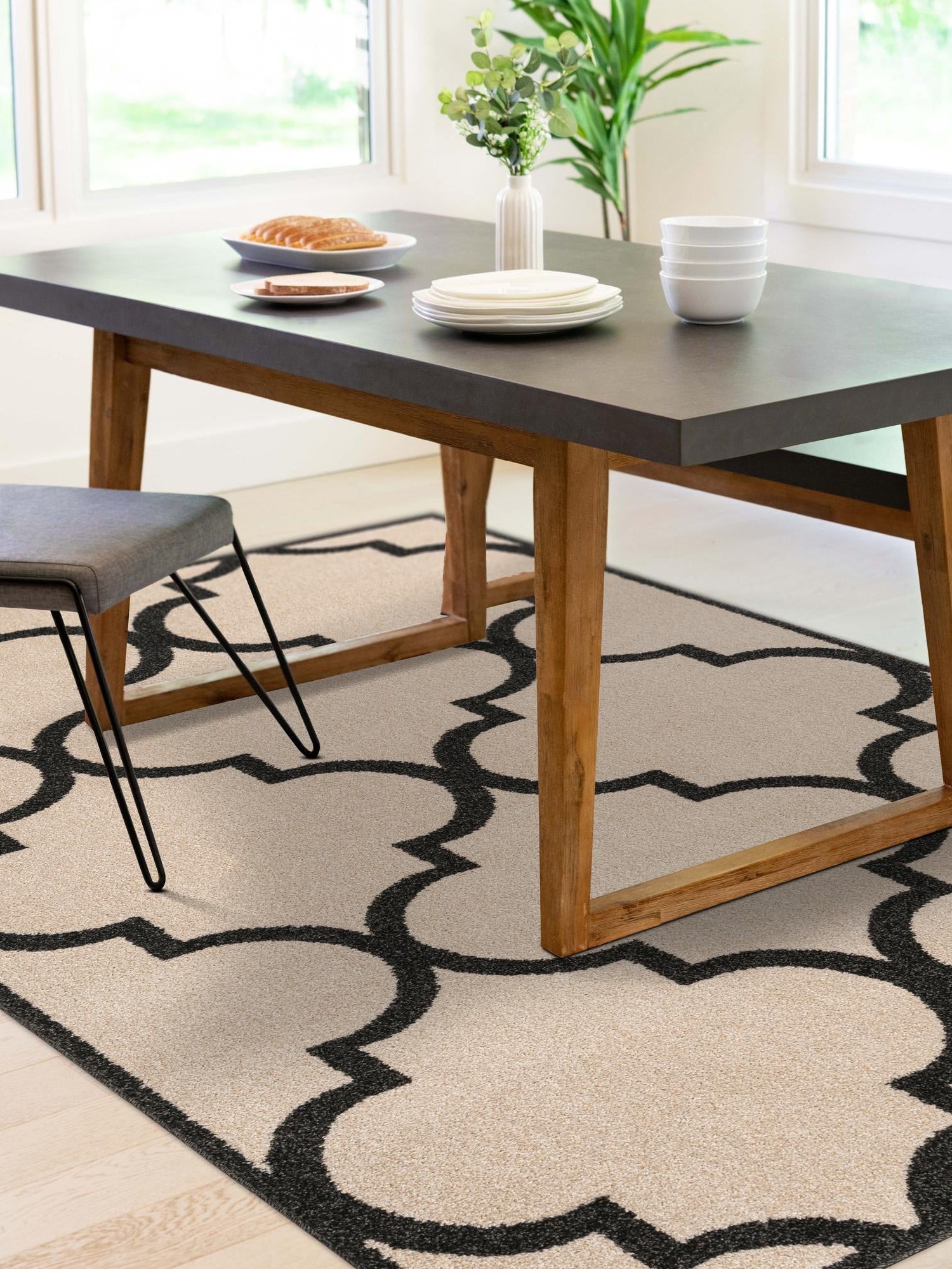 Beige and Black 5' 1 x 8' Trellis Rectangle Area Rug