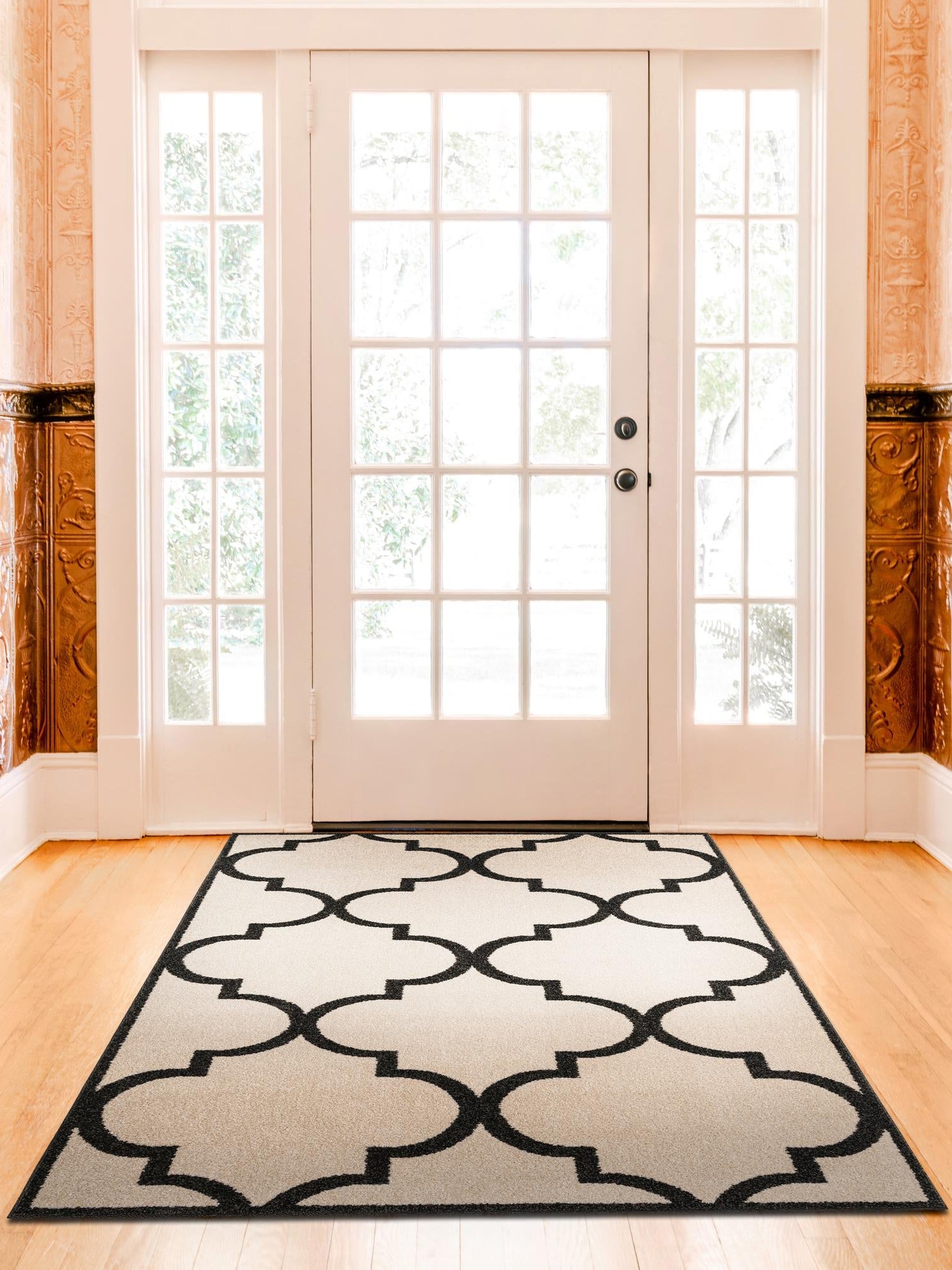 Beige and Black 5' 1 x 8' Trellis Rectangle Area Rug