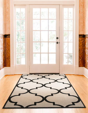 Beige and Black 5' 1 x 8' Trellis Rectangle Rug