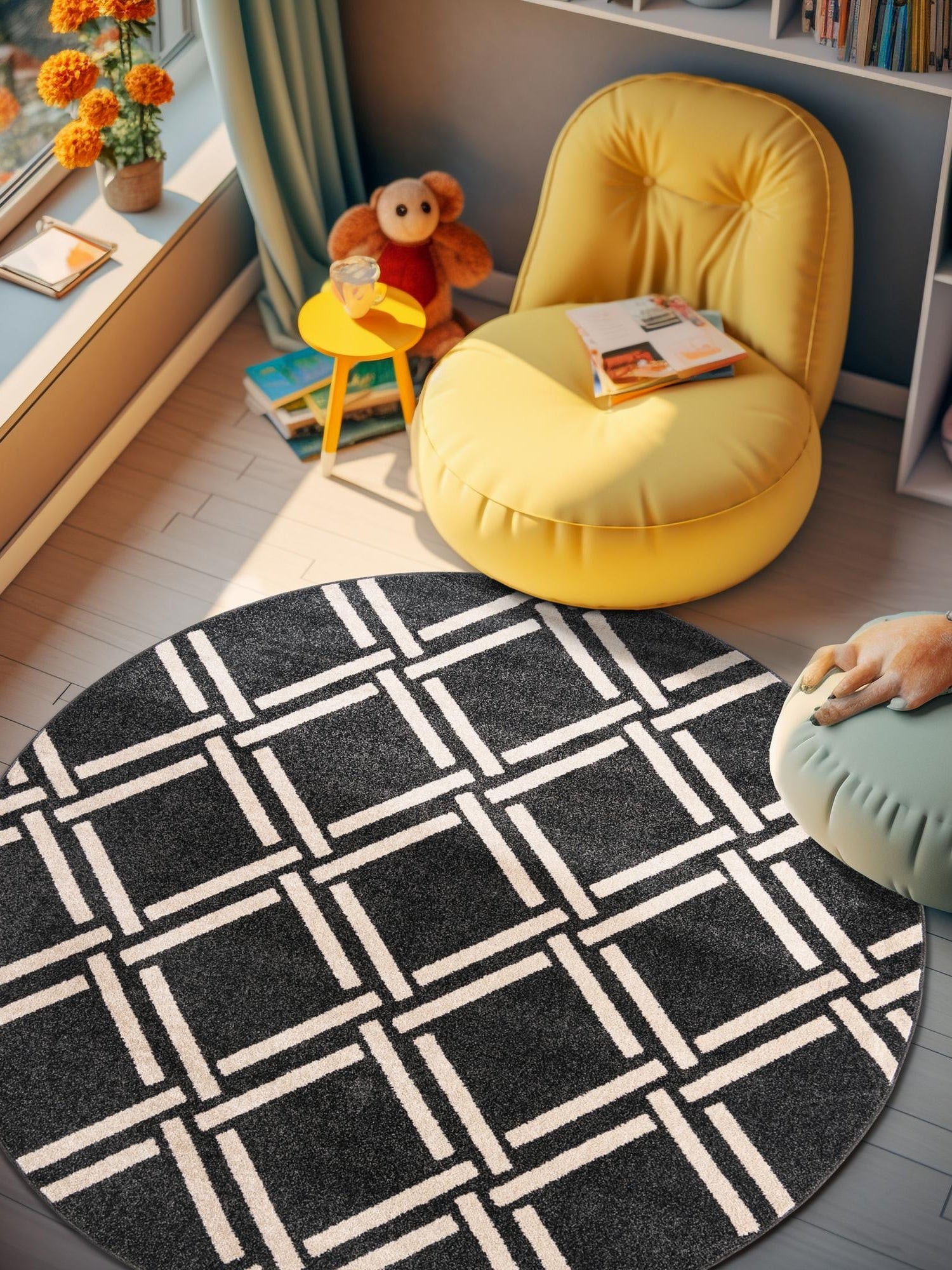 Black 3' 3 x 3' 3 Trellis Round Area Rug