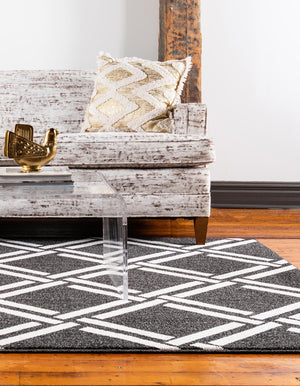 Black 5' 1 x 8' Trellis Rectangle Area Rug