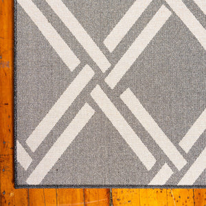 Black 5' 1 x 8' Trellis Rectangle Area Rug