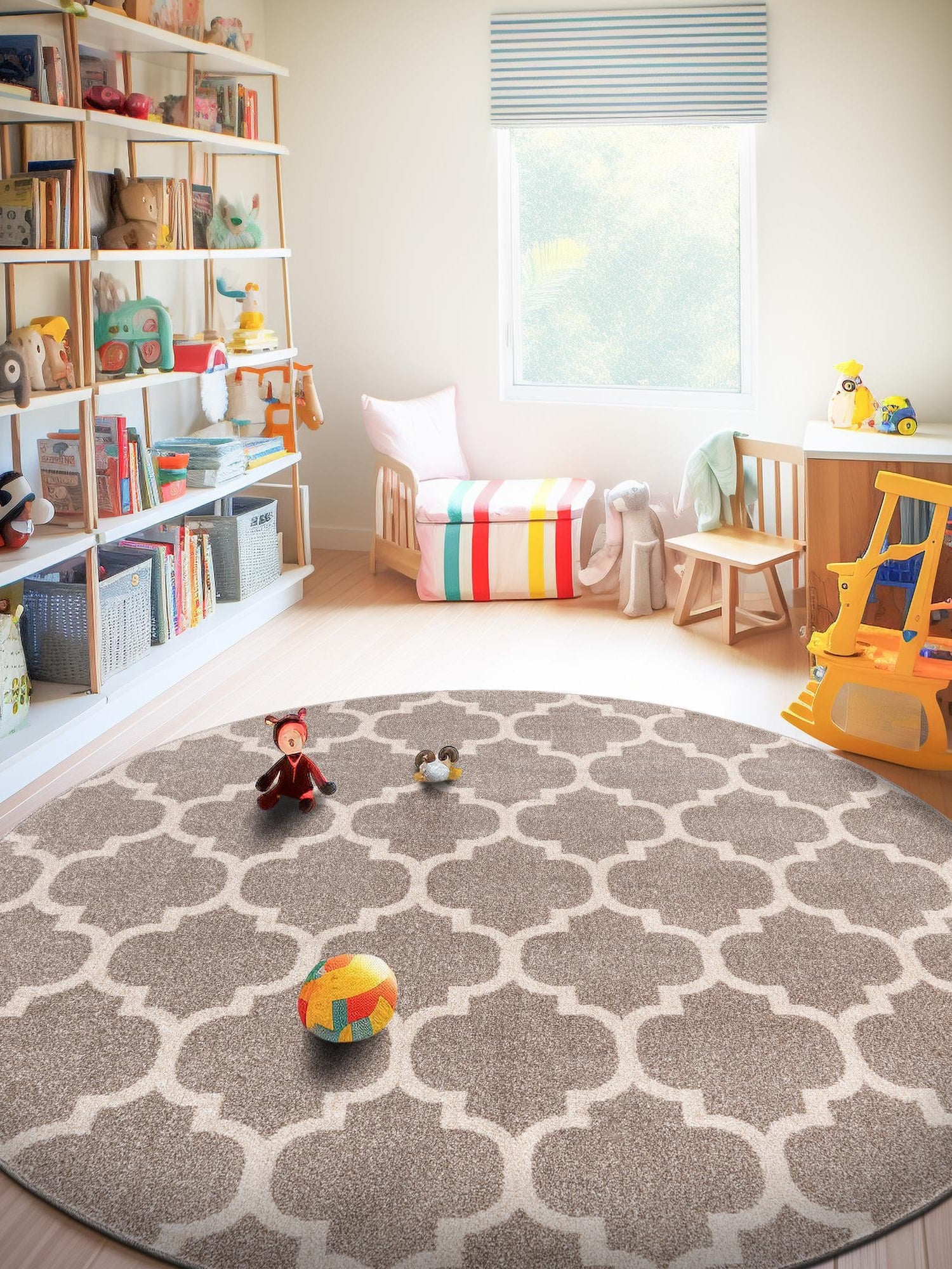 Light Brown 7' 10 x 7' 10 Trellis Round Area Rug