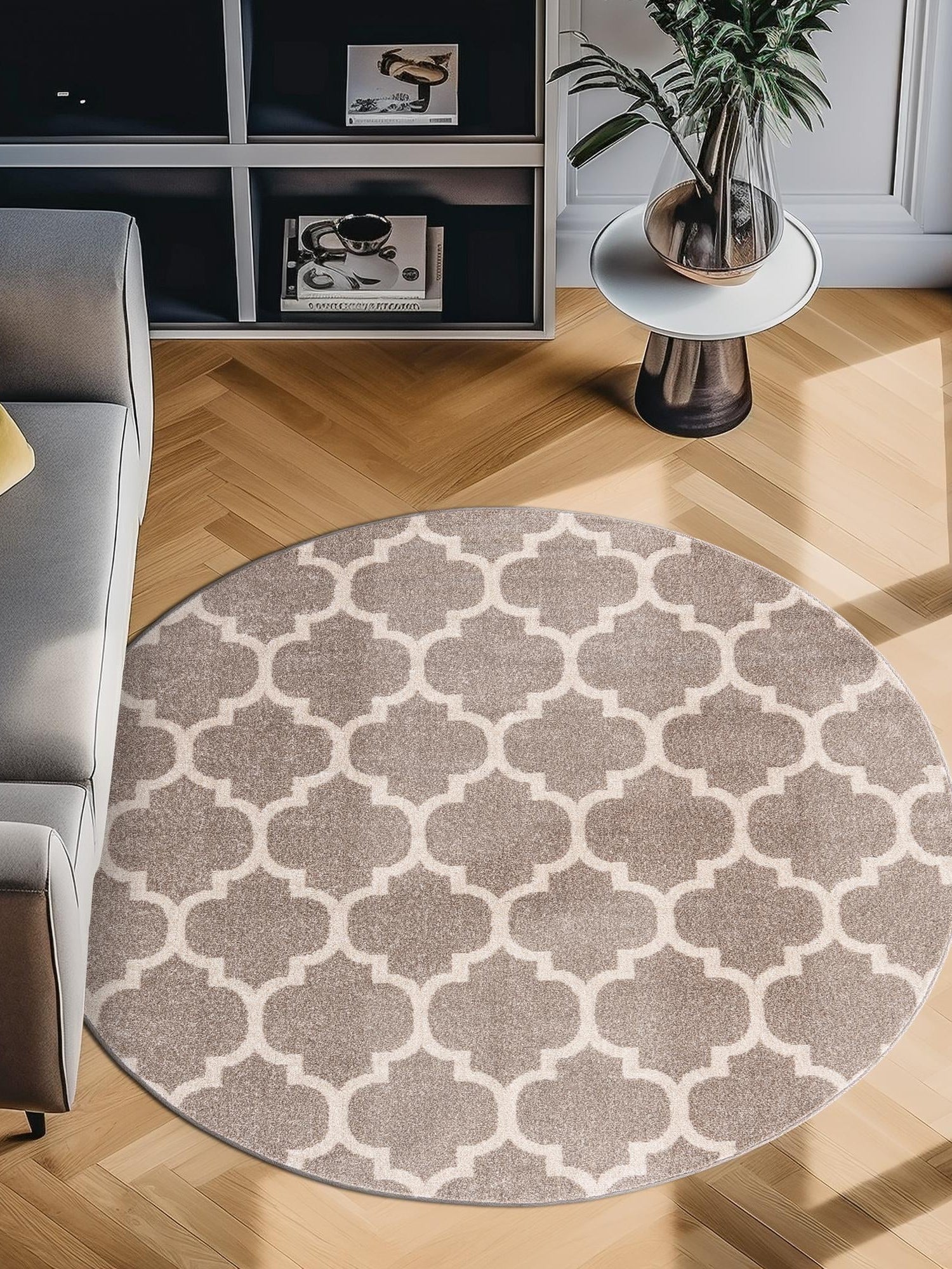 Light Brown 7' 10 x 7' 10 Trellis Round Area Rug