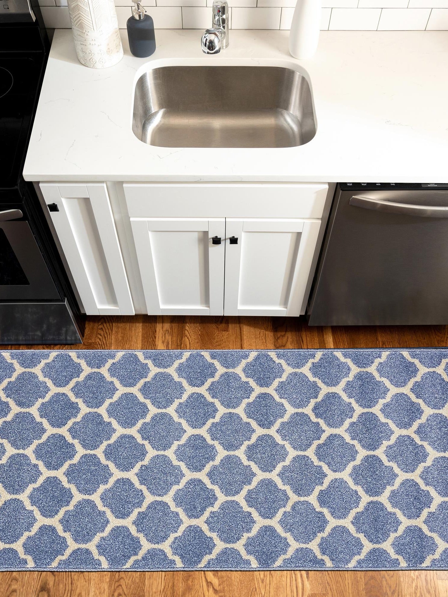 Light Blue 2' 7 x 10' Trellis Runner Area Rug