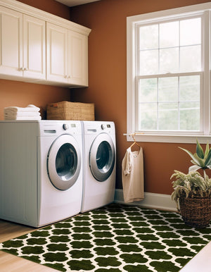 Dark Green 4' 1 x 6' 1 Trellis Rectangle Area Rug