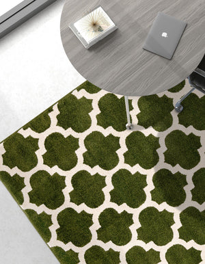 Dark Green 4' 1 x 6' 1 Trellis Rectangle Area Rug