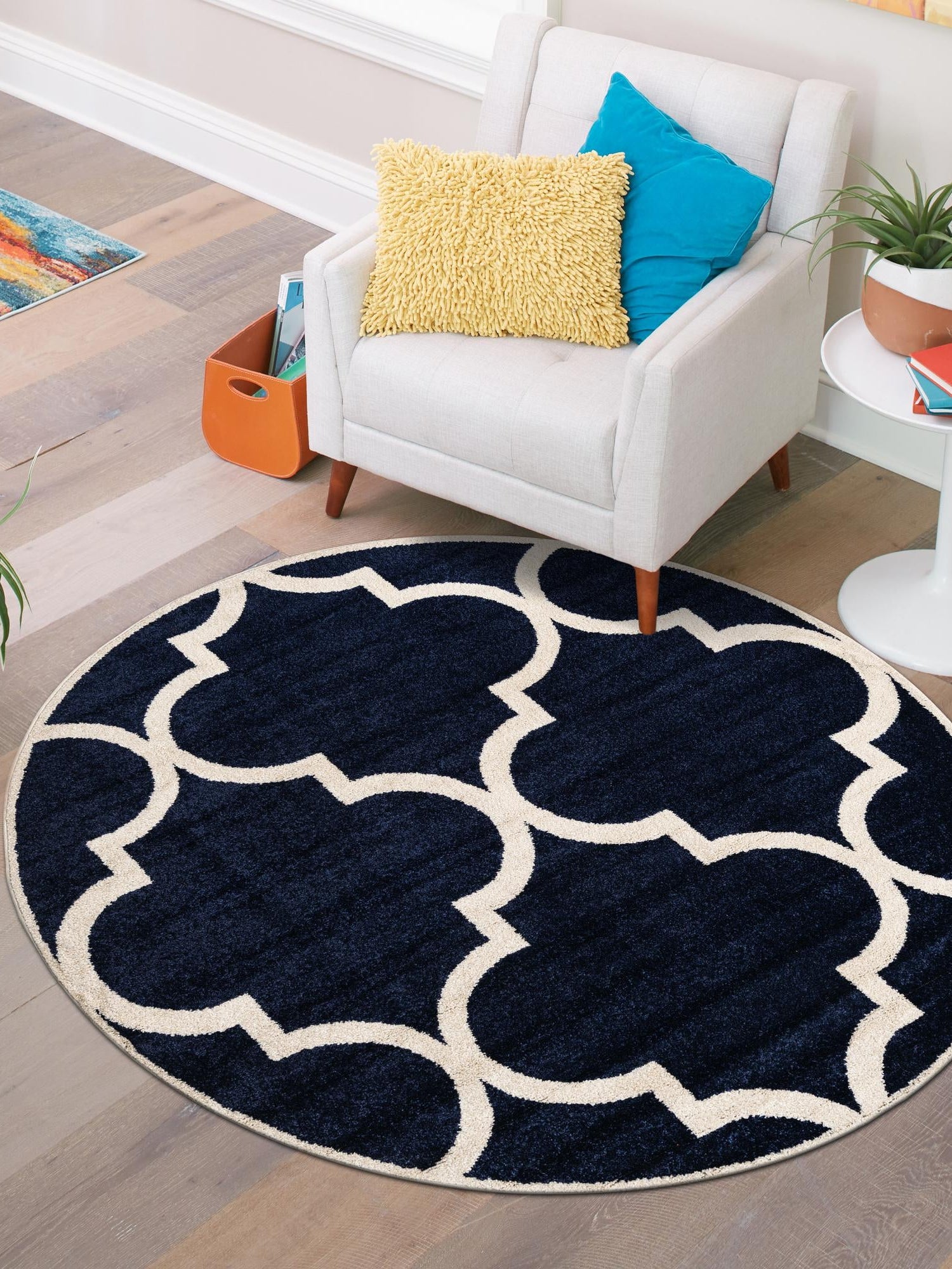 Navy Blue 7' 10 x 7' 10 Trellis Round Area Rug
