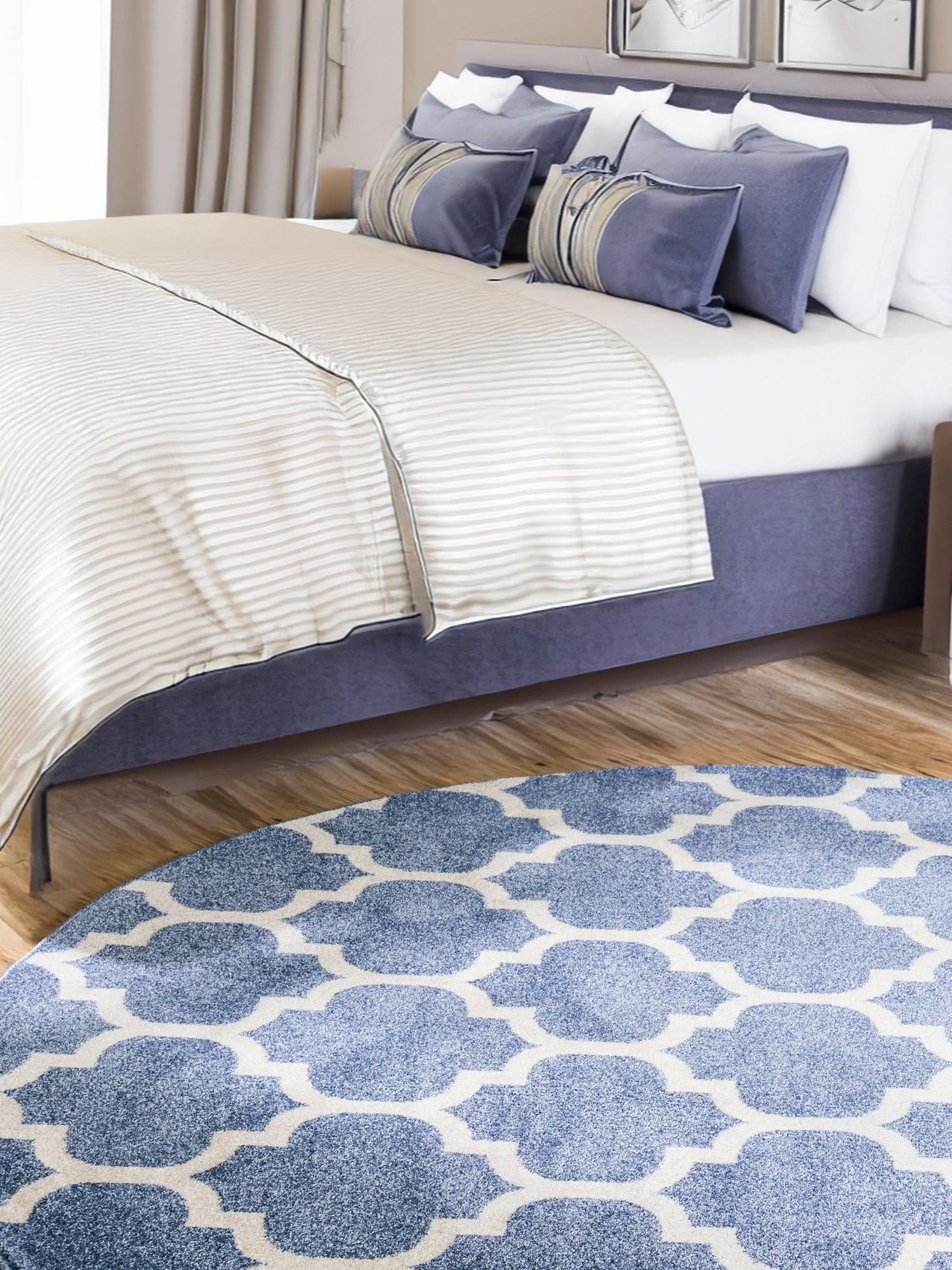 Light Blue 7' 10 x 7' 10 Trellis Round Area Rug