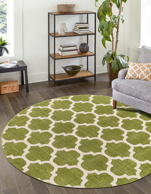 Light Green 7' 10 x 7' 10 Trellis Round Area Rug