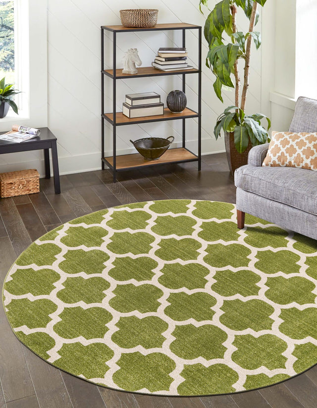 Light Green 7' 10 x 7' 10 Trellis Round Area Rug