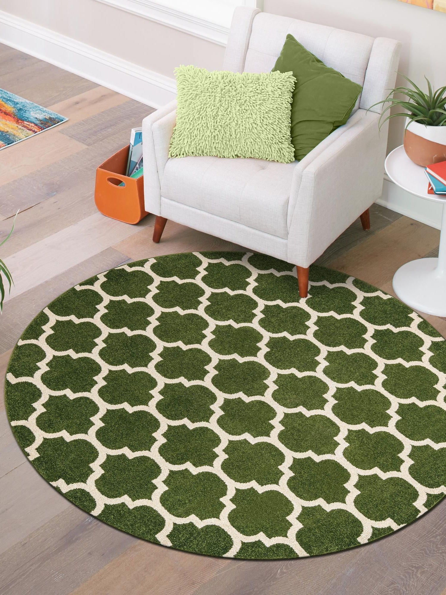 Dark Green 7' 10 x 7' 10 Trellis Round Area Rug
