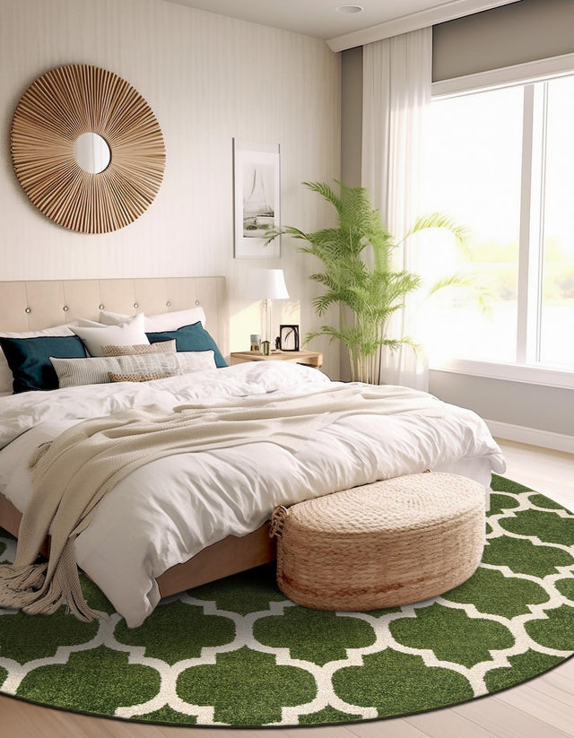 Dark Green 7' 10 x 7' 10 Trellis Round Area Rug