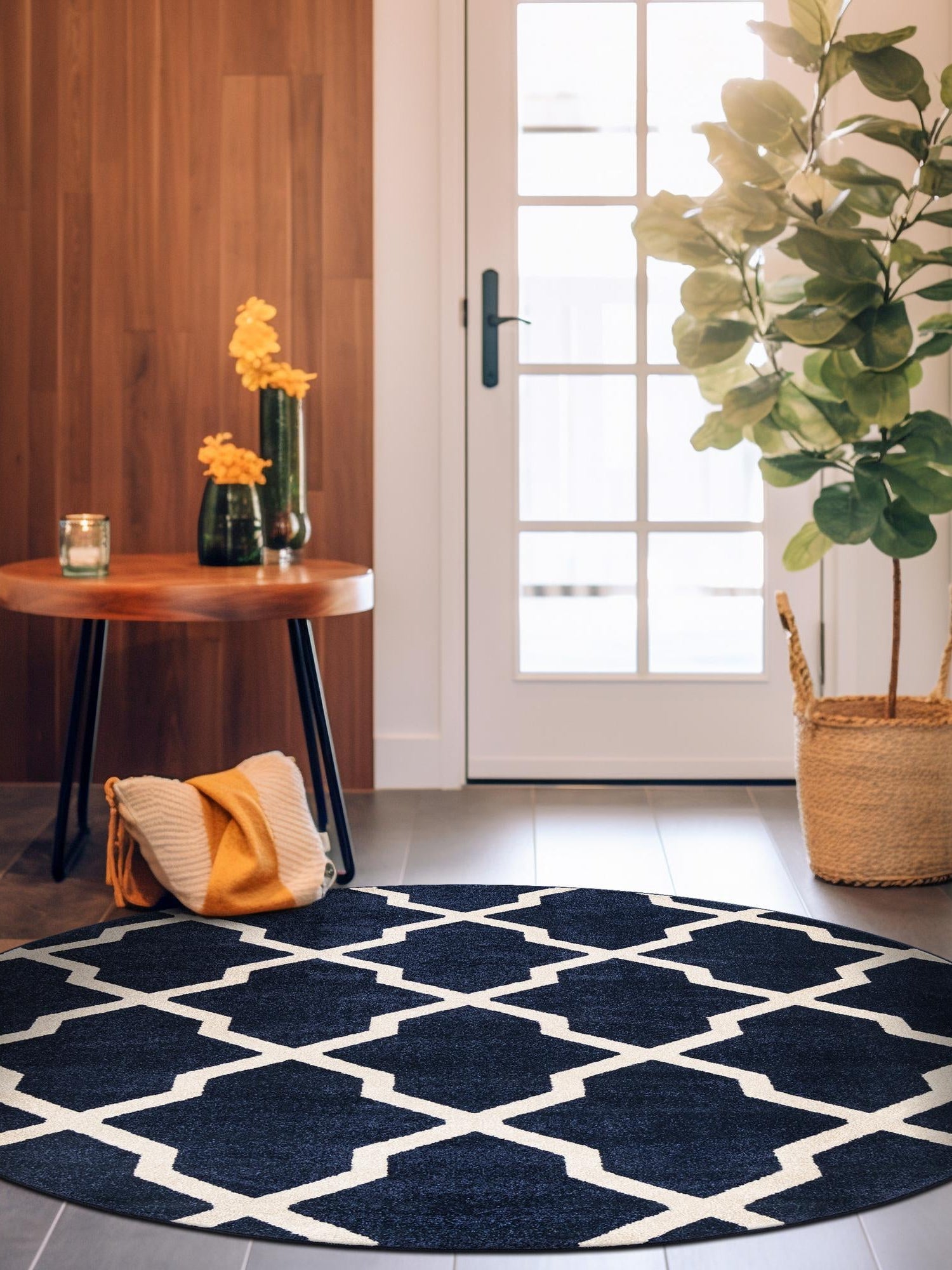 Navy Blue 7' 10 x 7' 10 Trellis Round Area Rug