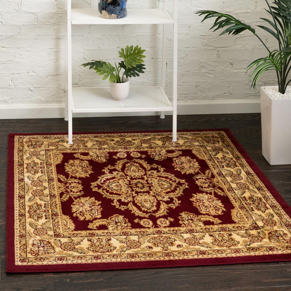 Red 7' 10 x 7' 10 Voyage Square Area Rug