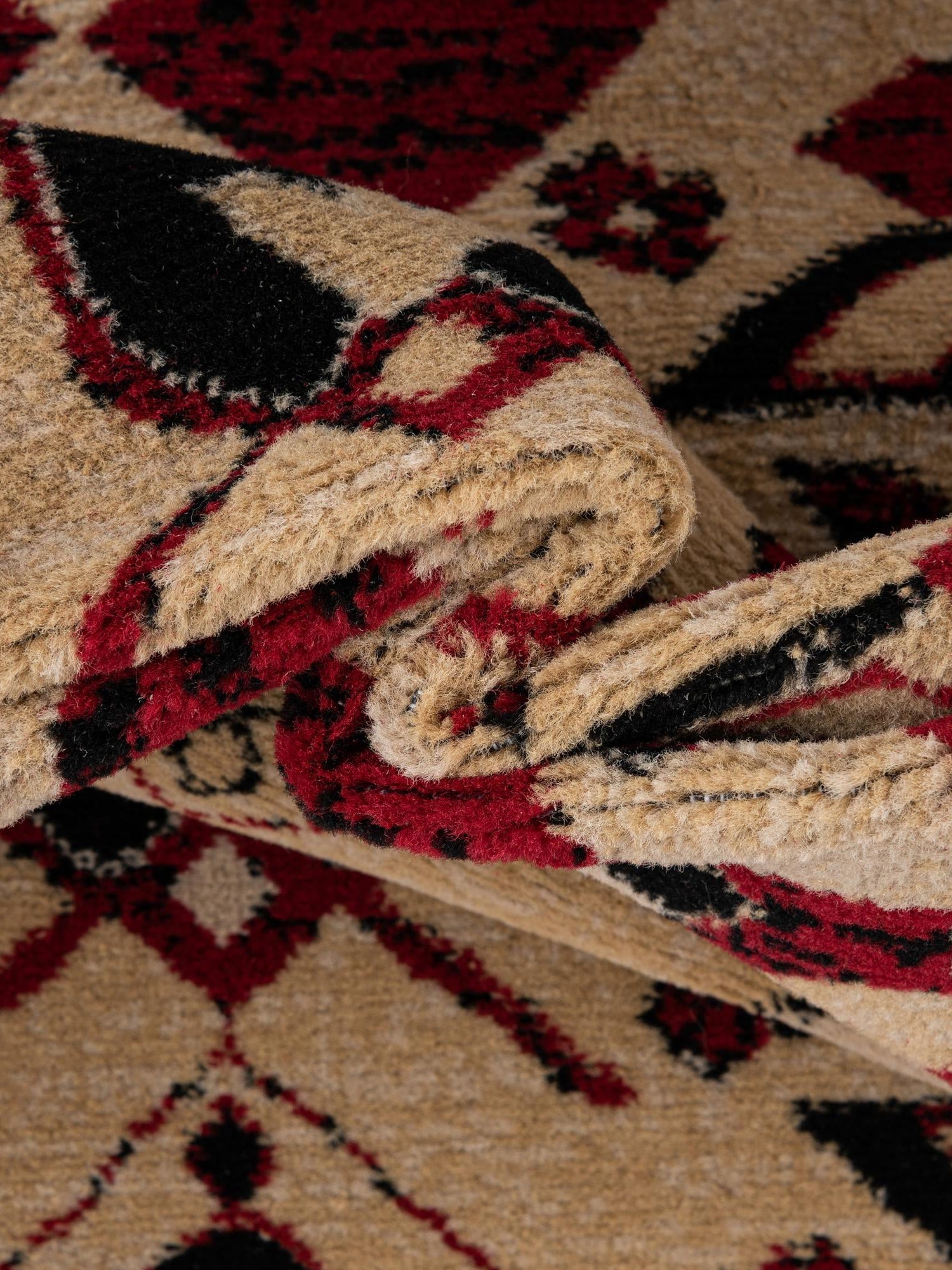 Red 5' 3 x 8' Taftan Rectangle Area Rug