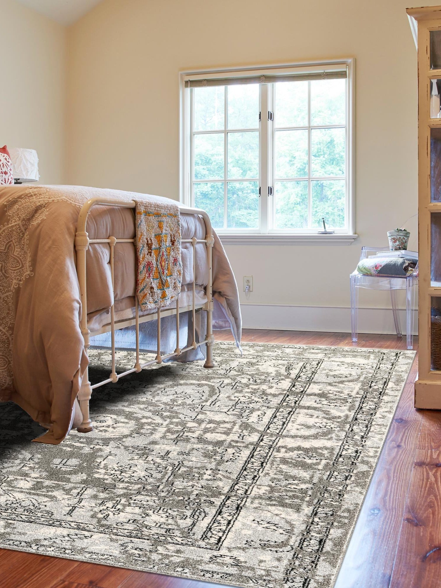 Gray 3' 1 x 5' 3 La Jolla Rectangle Area Rug 100% Polypropylene Traditional Pattern Easy Clean Carpet for Living, Dining, Bedroom, Office for Sale at Rug Engine