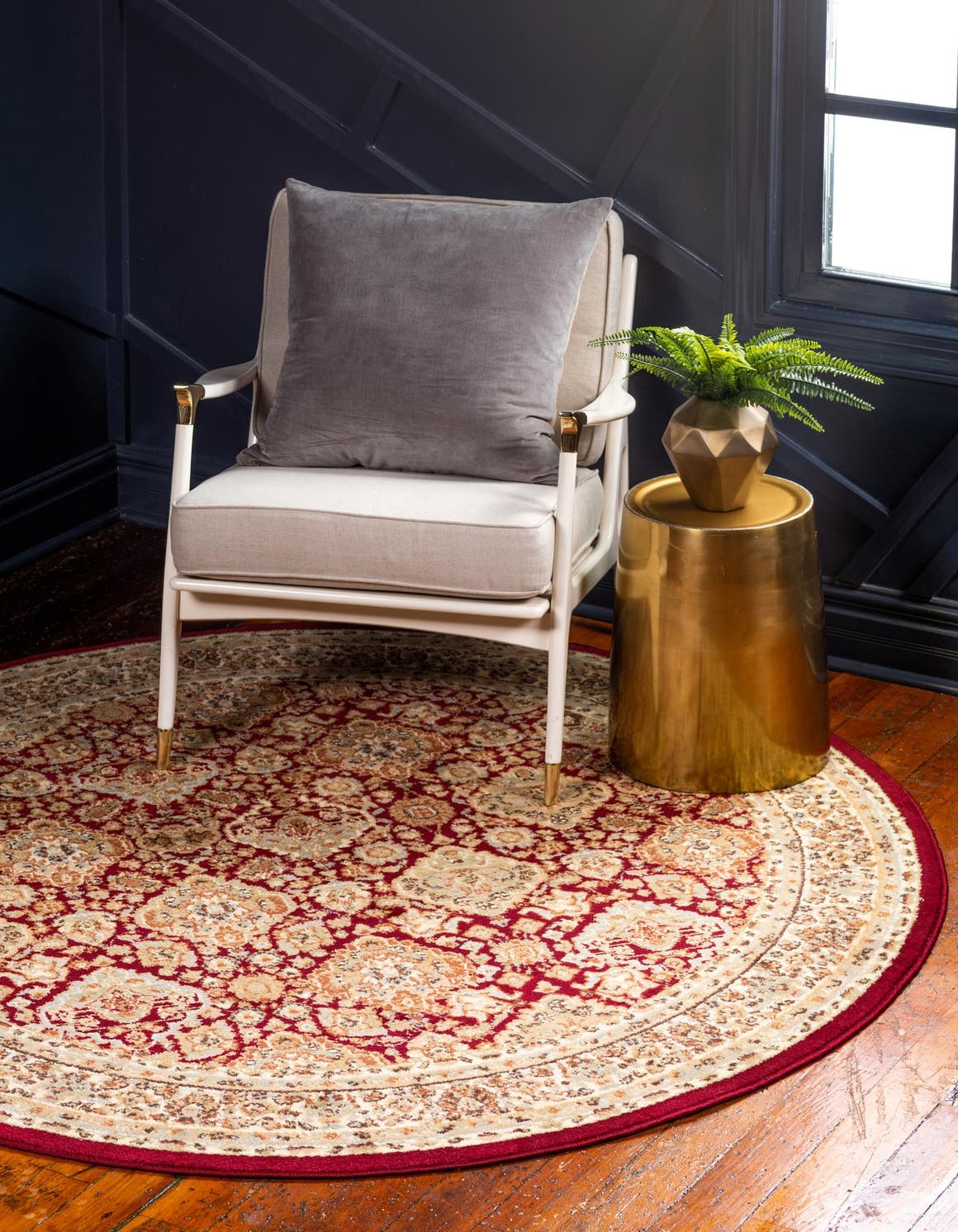 Red 7' 10 x 7' 10 Voyage Round Area Rug