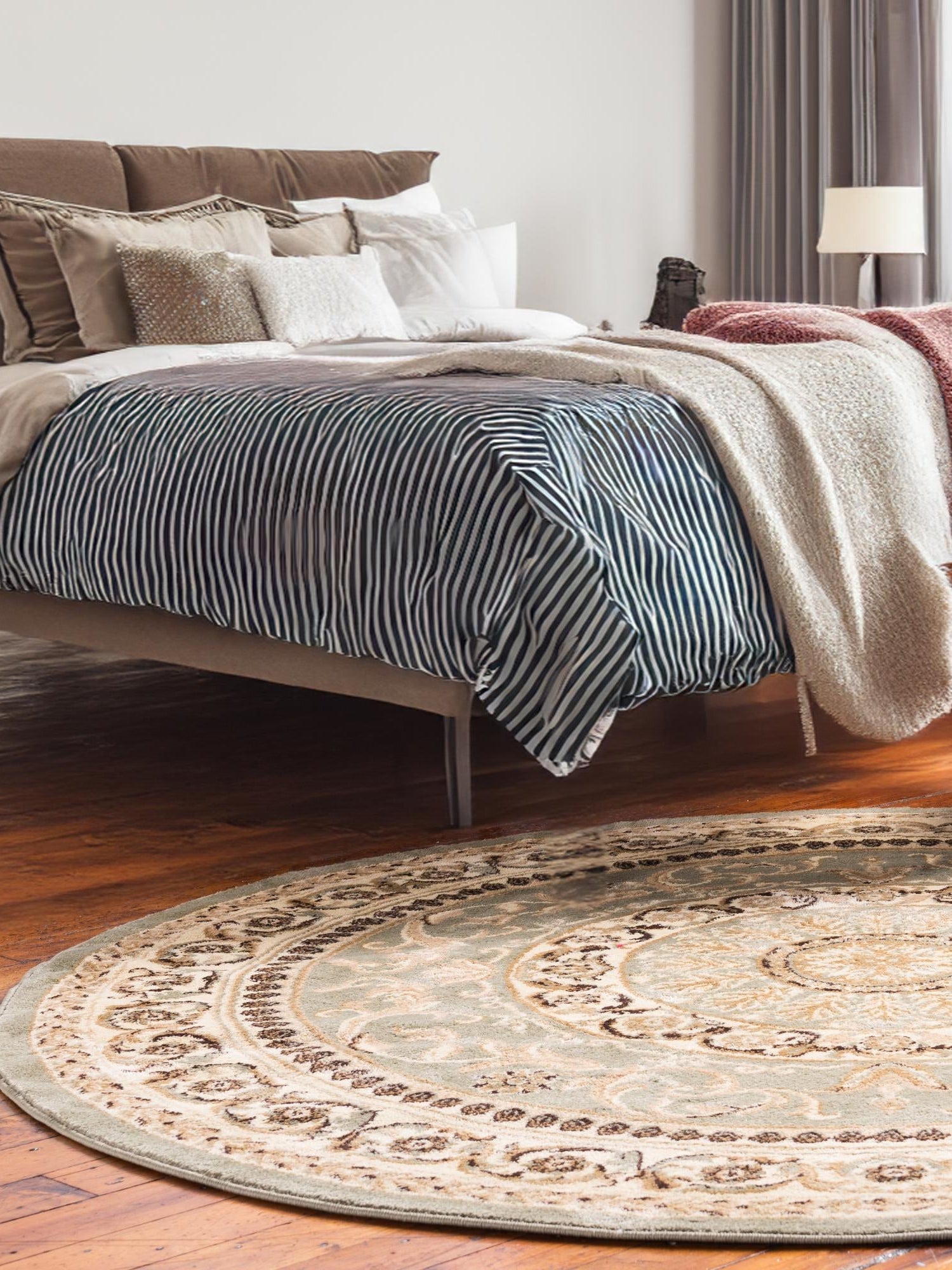 Light Green 7' 10 x 7' 10 Versailles Round Area Rug