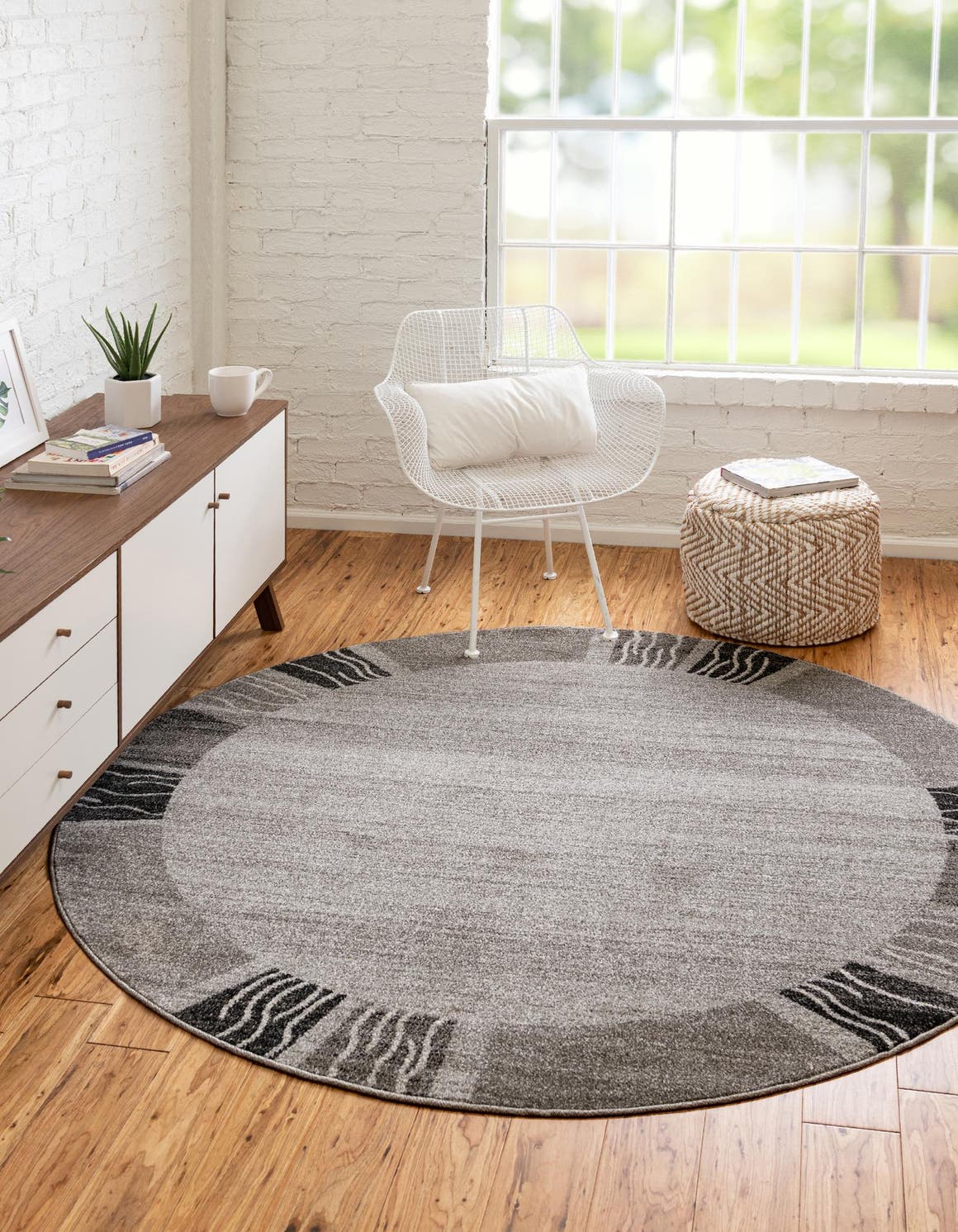 Light Gray 7' 10 x 7' 10 Del Mar Round Area Rug 100% Polypropylene Easy Clean Stain Resistant Vivid Modern Carpet Mat for Home Decor Interior Designing for Sale at Rug Engine