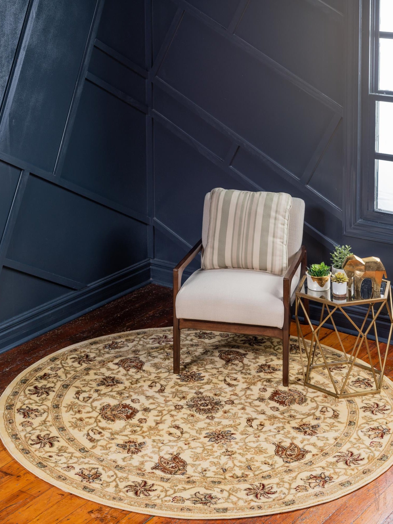 Cream 7' 10 x 7' 10 Voyage Round Area Rug