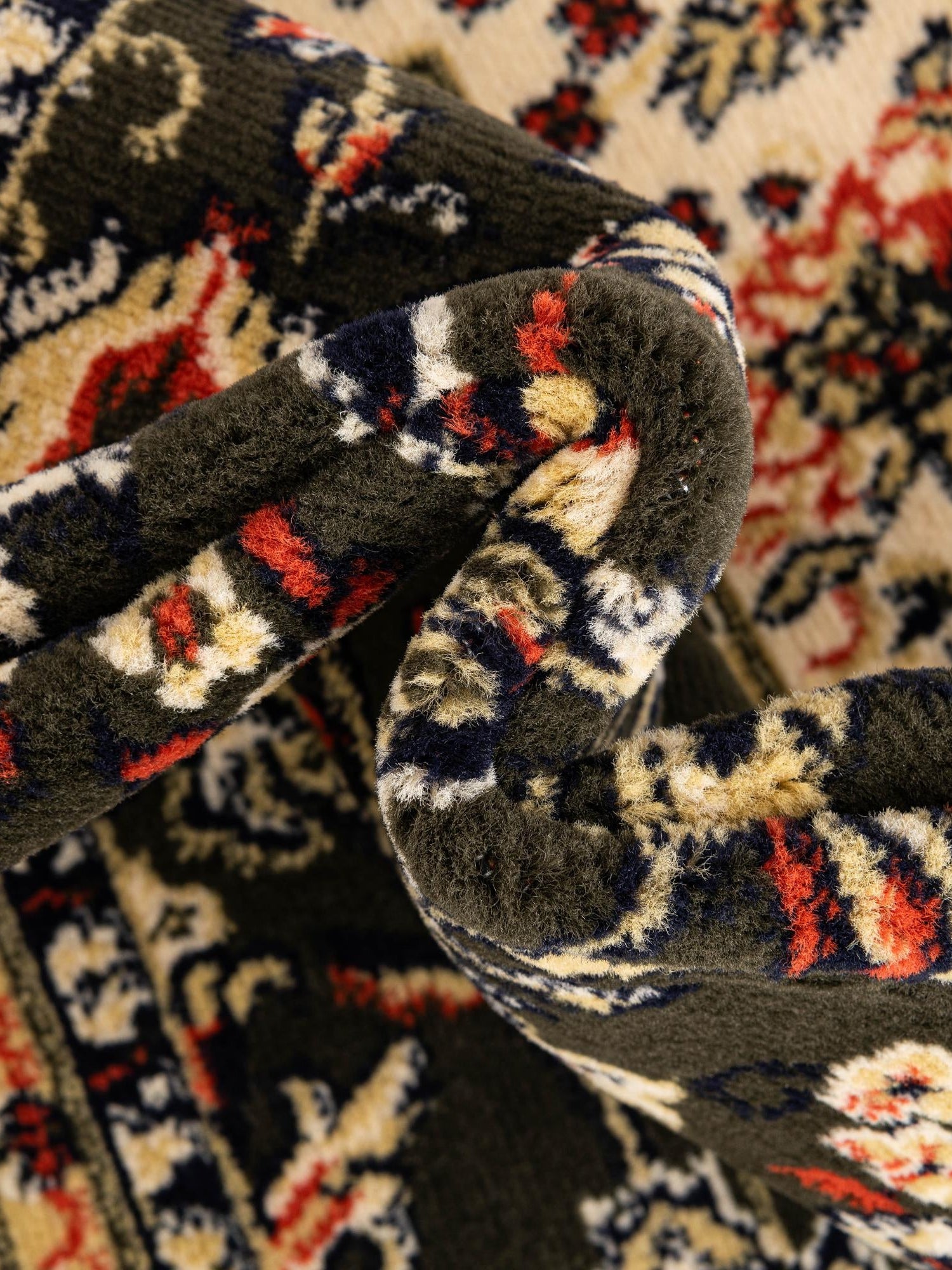 Green 7' 10 x 7' 10 Sialk Hill Round Area Rug