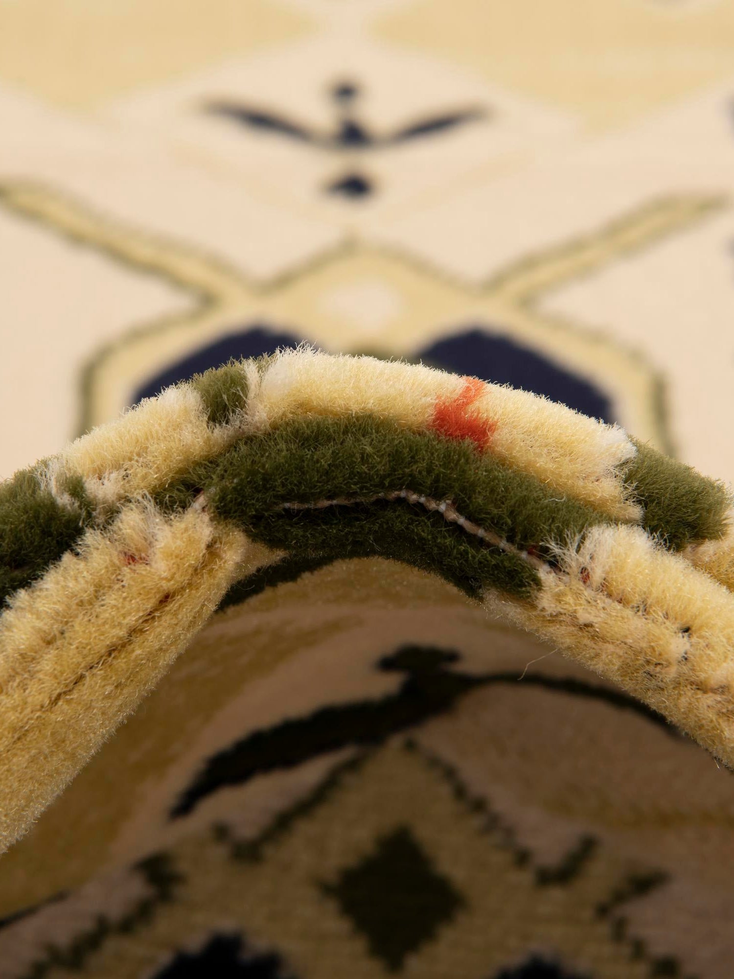 Cream 2' x 3' 1 Taftan Rectangle Area Rug