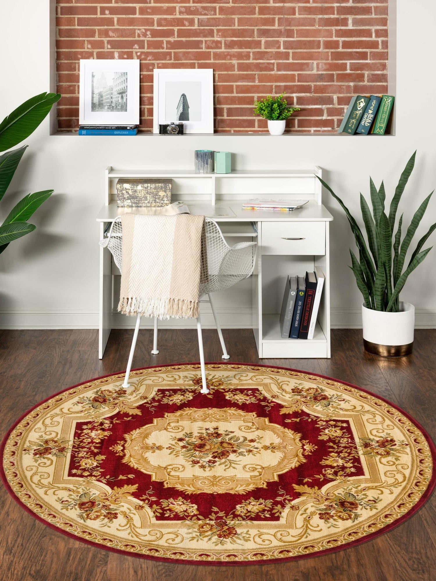 Red 4' 1 x 4' 1 Versailles Round Area Rug