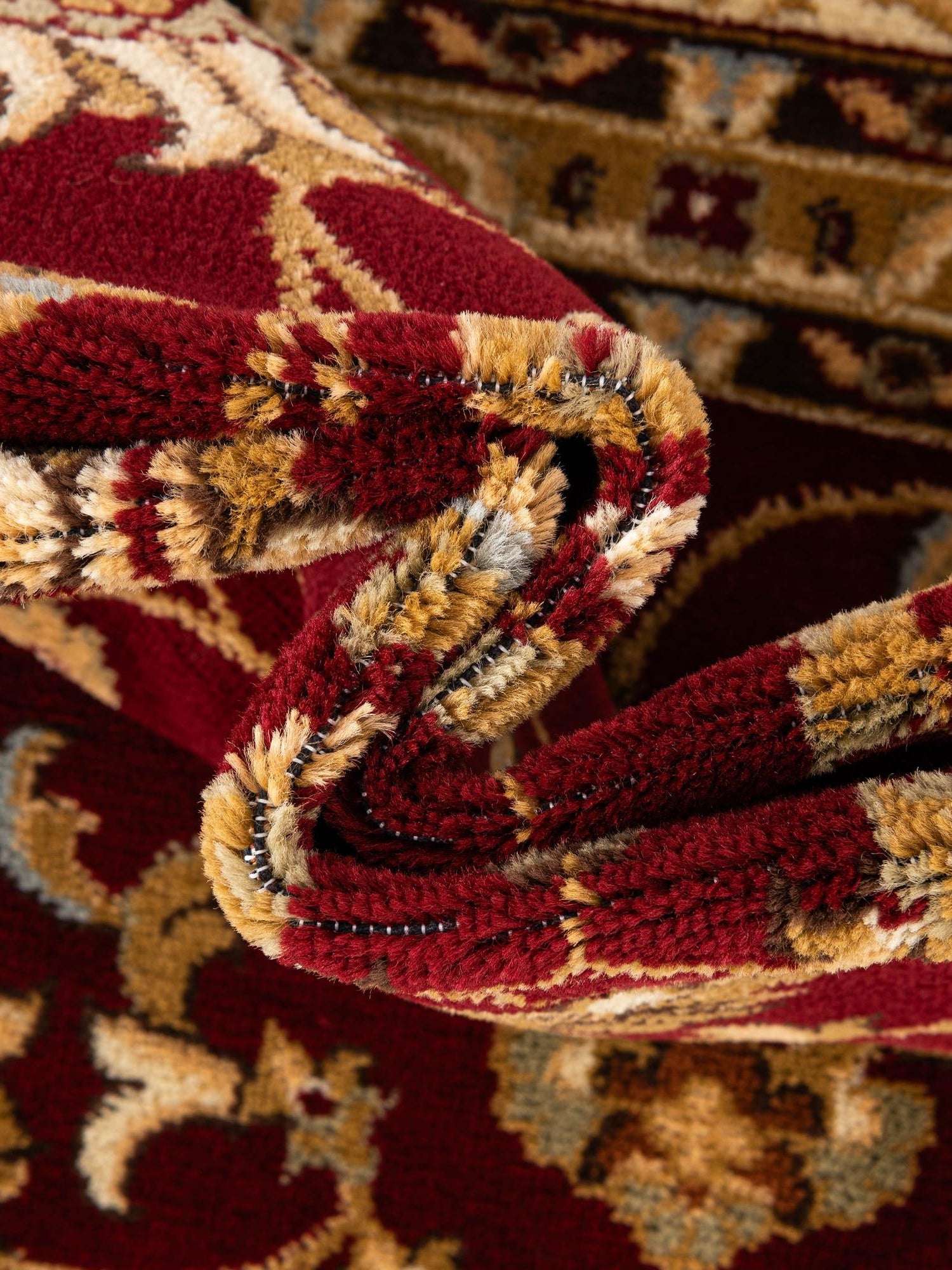 Red 4' 1 x 4' 1 Voyage Round Area Rug