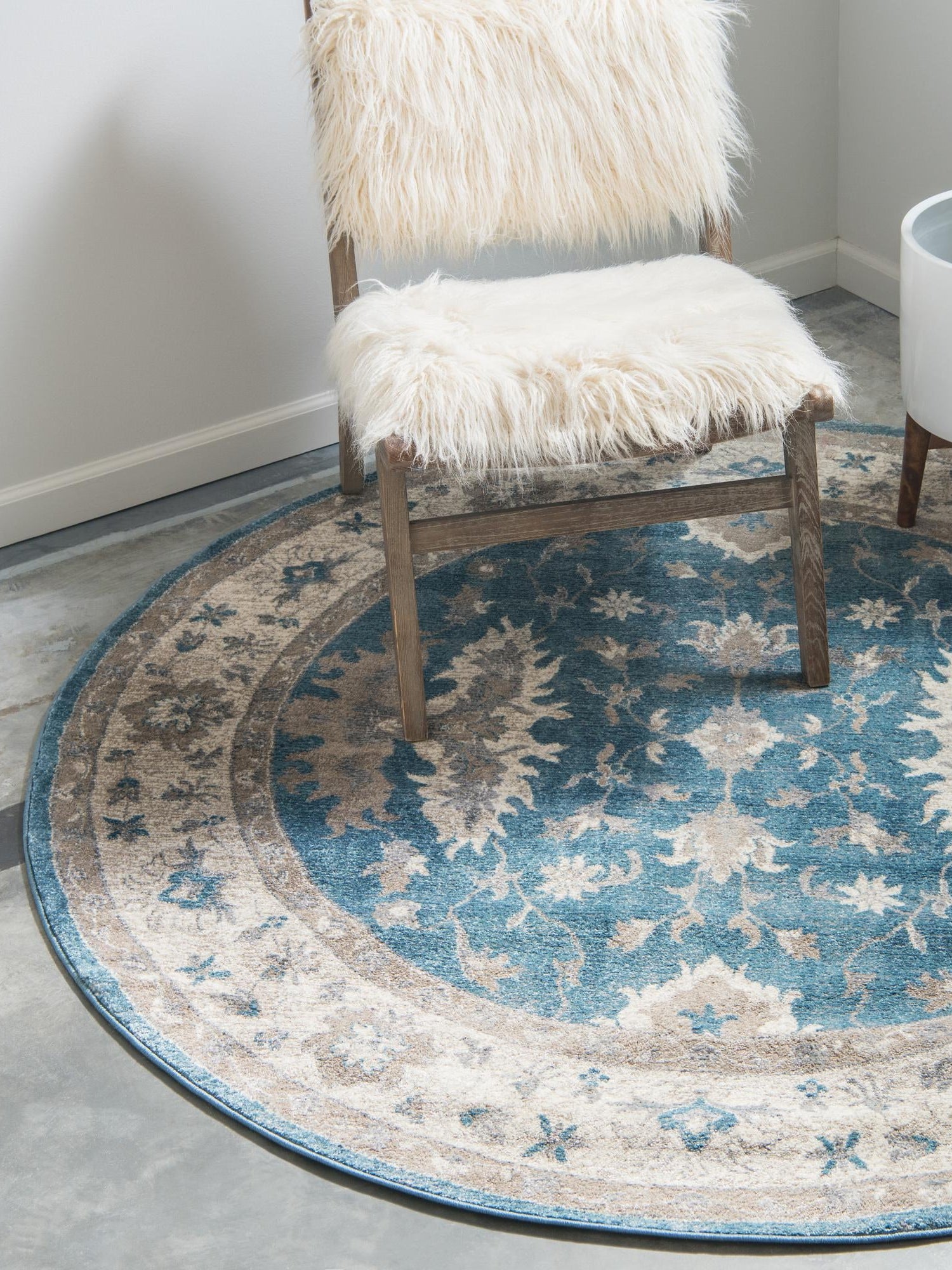 Light Blue 6' 1 x 6' 1 Salzburg Round Area Rug