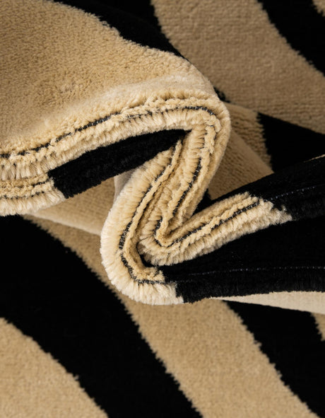 Ivory 3' 1 x 5' 3 Wildlife Rectangle Area Rug Animal Print Safari Jungle Inspired Carpet for Unique Modern Interior Design for Sale at Rug Engine