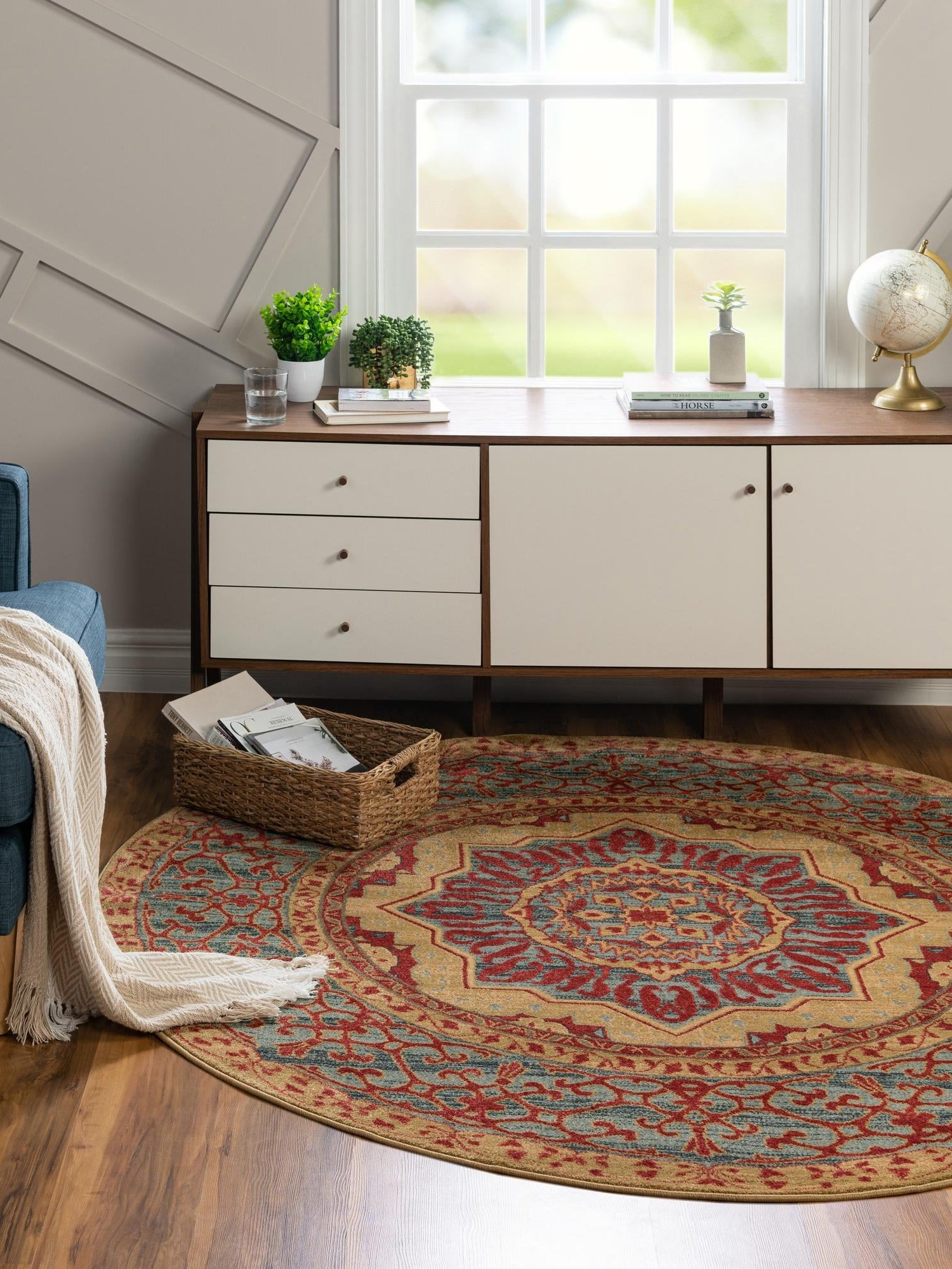 Red 3' 1 x 3' 1 Palace Round Area Rug