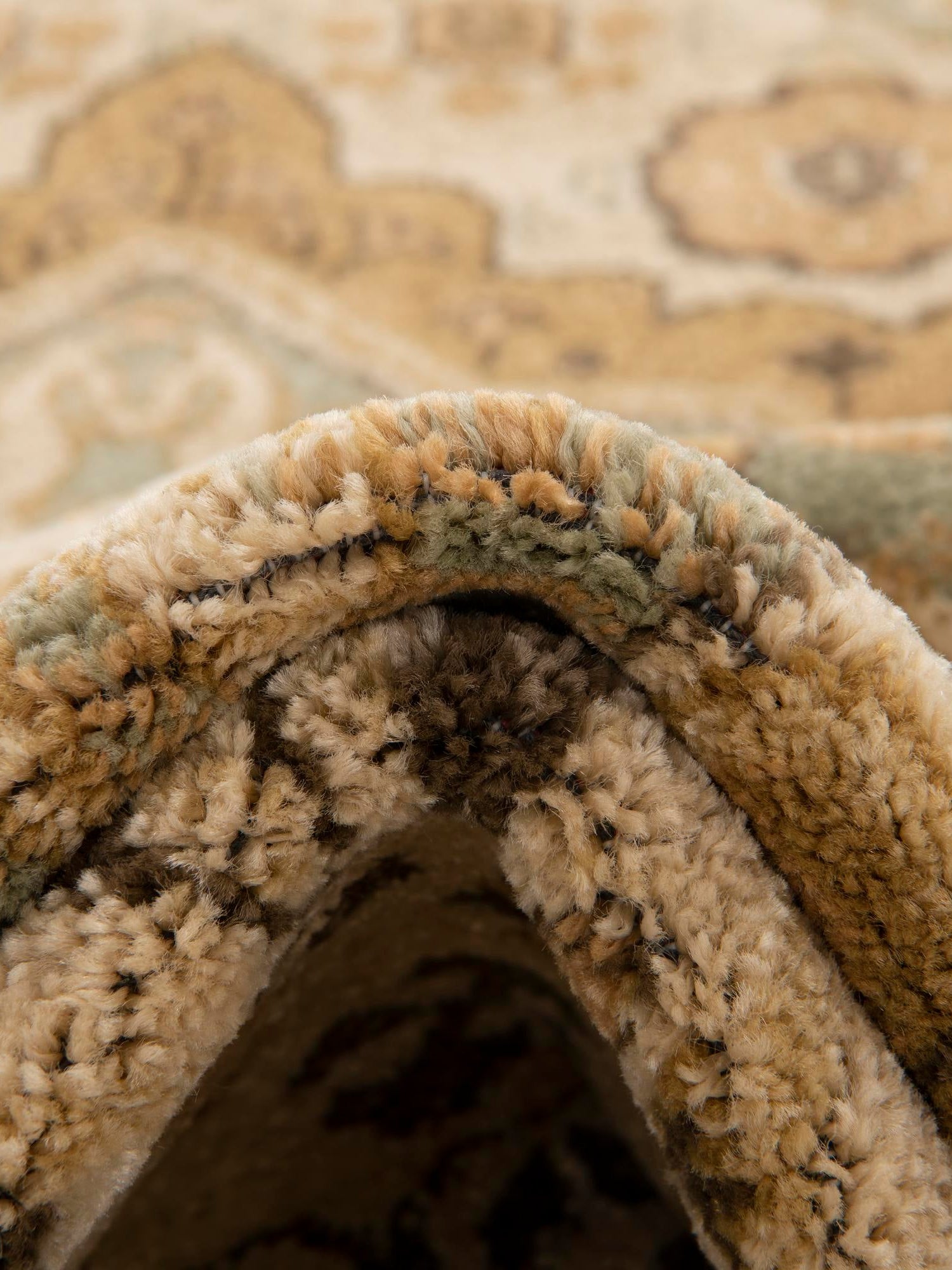 Cream 3' 1 x 3' 1 Palace Round Area Rug