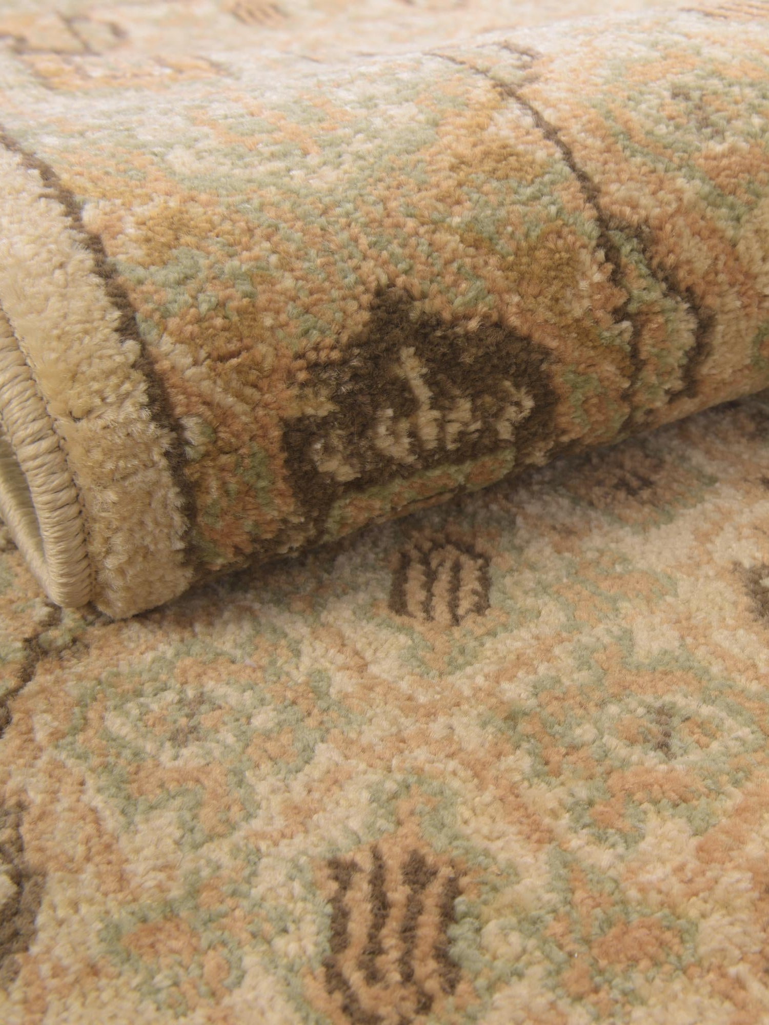 Cream 6' 1 x 9' Palace Rectangle Area Rug