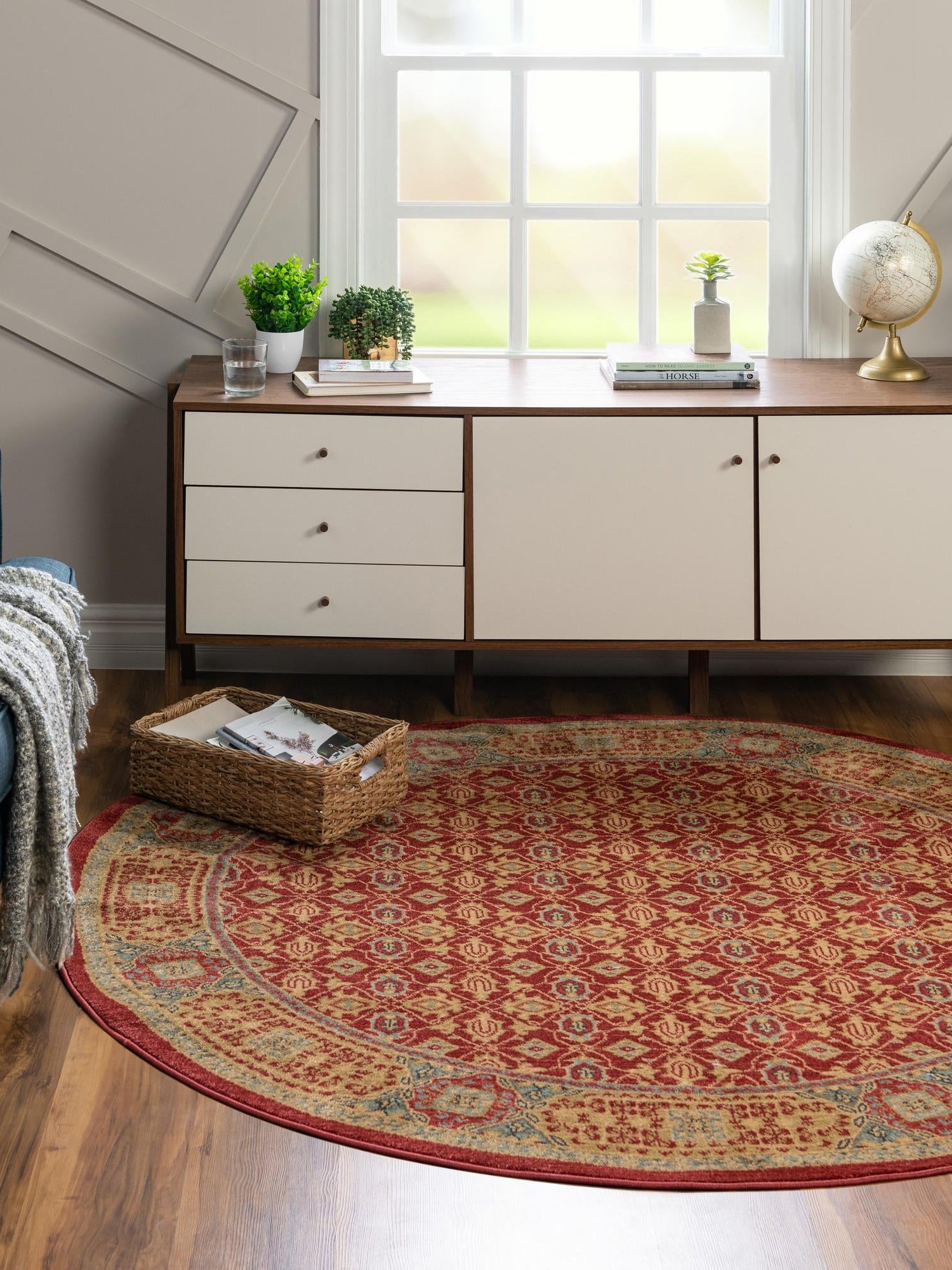 Red 8' x 8' Palace Round Area Rug