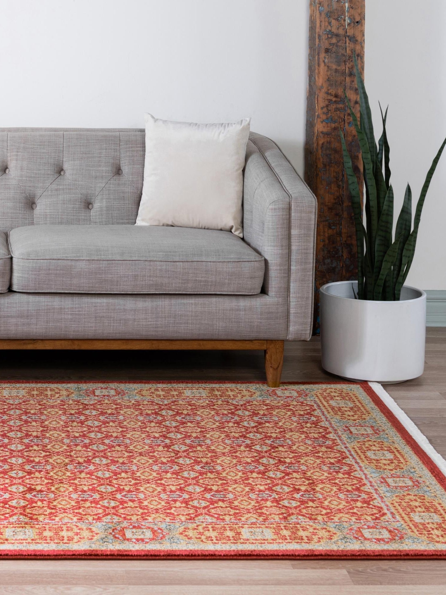 Red 6' 1 x 9' Palace Rectangle Area Rug