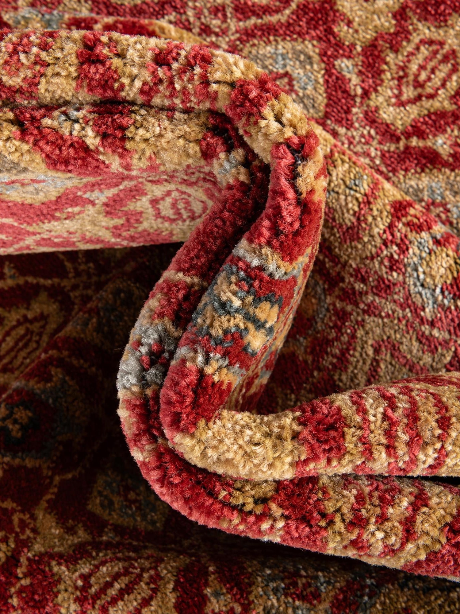 Red 2' x 3' Palace Rectangle Area Rug