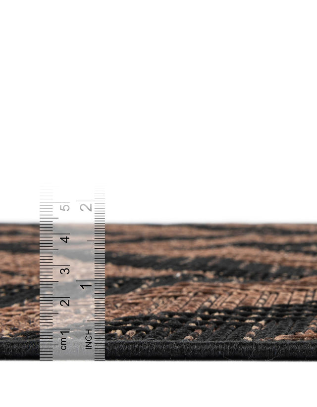 Brown 5' 3 x 8' Outdoor Modern Rectangle Rug